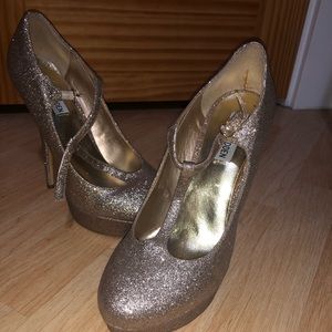 Gold sparkly size 9 heels